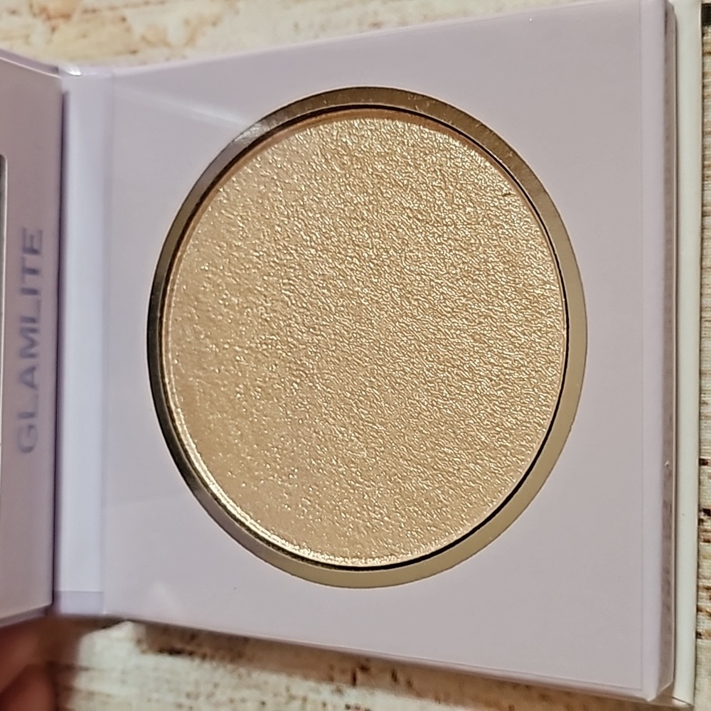 BNIB Glamlite x Mikayla Bundle - Picture 14 of 14